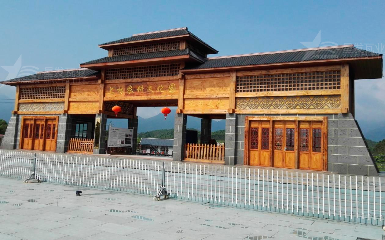 合成樹(shù)脂瓦為旅游景點(diǎn)增添了色彩與生機(jī)，集美觀與實(shí)用于一身！